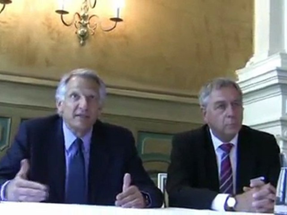 Déplacement de Dominique de Villepin dans le Gers (Auch)