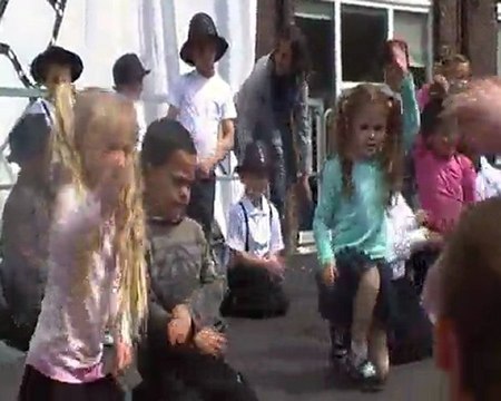 lorenzo ki danse a la kermesse