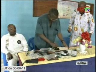 Don des paires de lunettes à un dispensaire de l'Armée du Salut
