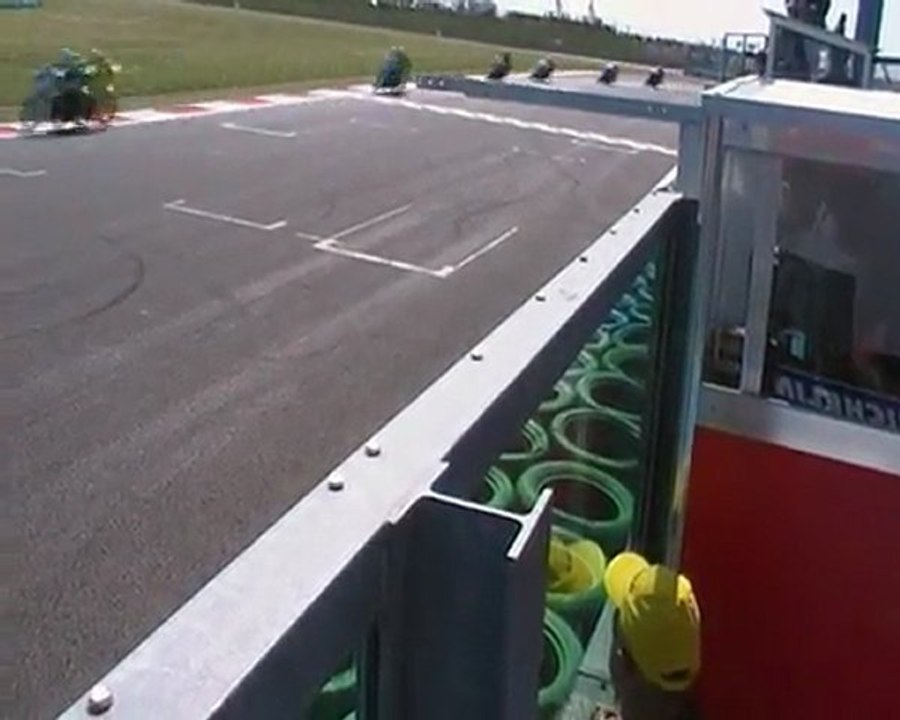 BOL D'OR 2011: samedi 15h... premier tour passage du pifpaf puis ligne droite.