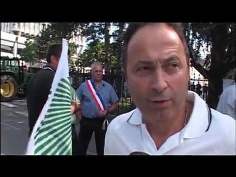 Manifestation des Agriculteurs des pays de Savoie contre les caravanes des gens du voyage