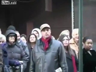 Suicidal Guy 's Gonna Jump Sofern Seine Freundin kann ihn retten