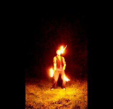 jonglerie de feu par la compagnie cirk'emoiCirk'Emoi