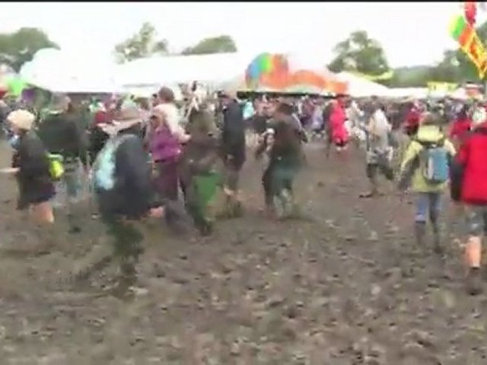 Glastonbury festival 2011 in the mud