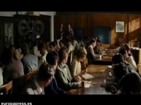 Salto mortal de Witherspoon junto a Pattinson