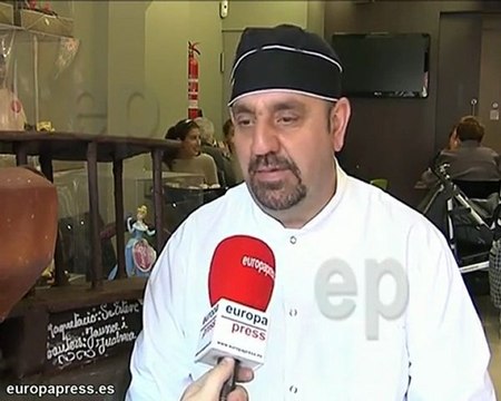 Una pastelería crea una mona de Pascua gigante