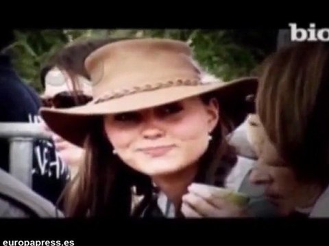 Victoria Beckham regala ropa de mamá a Catalina