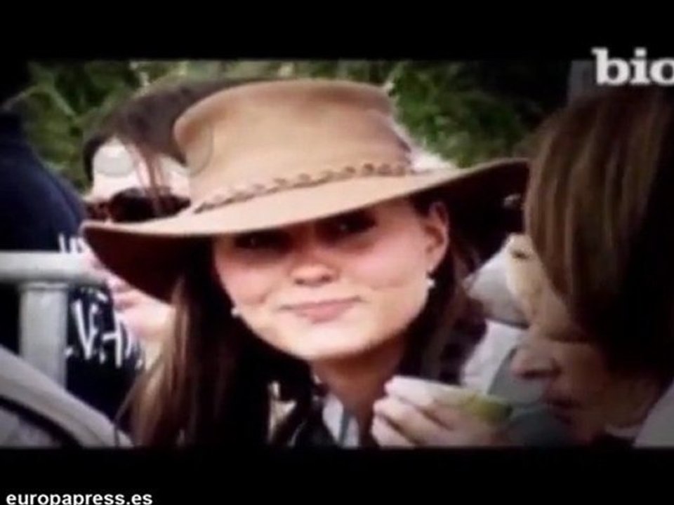 Victoria Beckham regala ropa de mamá a Catalina