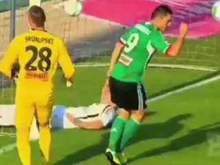 La méga boulette d'un gardien polonais!