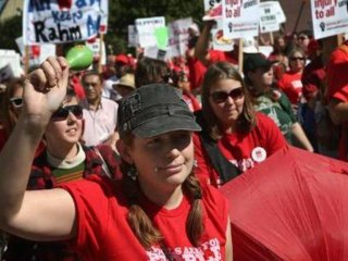 Chicago mayor set to take legal action over teachers strike
