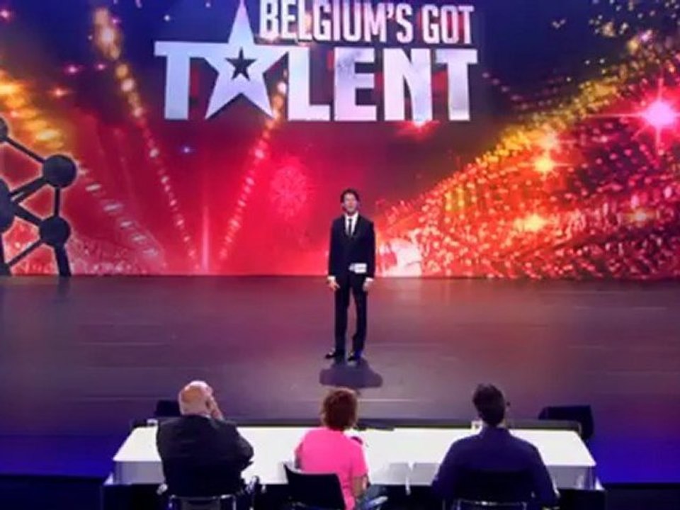 Fernando Espeso chante à la manière de Julio Iglesias