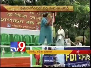 UPA decides to ignore Mamata's ultimatum on FDI and diesel