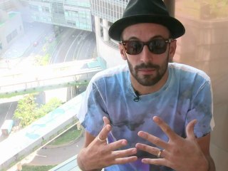 Anônimos estampam outdoors em Kong Kong