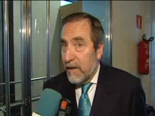 Los socialistas apoyan a Bono incondicionalmente