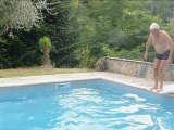 Au bord de la piscine