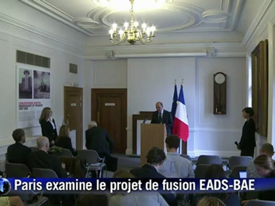 Aéronautique: Paris examine le projet de fusion EADS-BAE