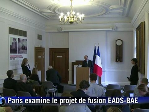 Aéronautique: Paris examine le projet de fusion EADS-BAE