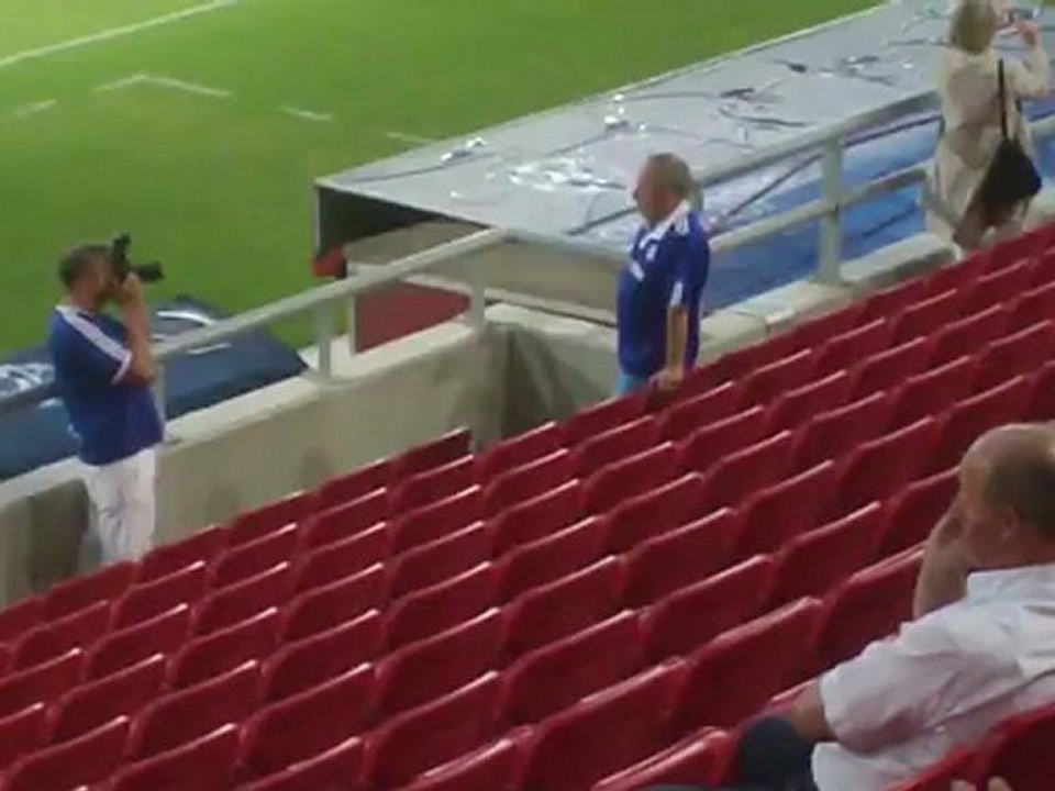 Οπαδός της Σάλκε με τη φανέλα του Ραούλ στο "Γεώργιος Καραϊσκάκης"