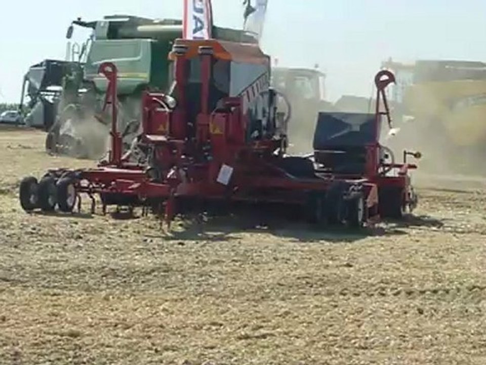 INNOV-AGRI 2012 MOISSONNEUSE BATTEUSE JOHN DEERE  A CHENILLES