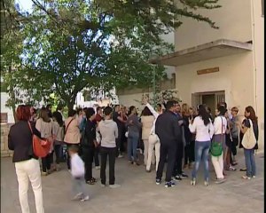 SCUOLE: A MATERA APERTURA AGITATA 17-9-2012