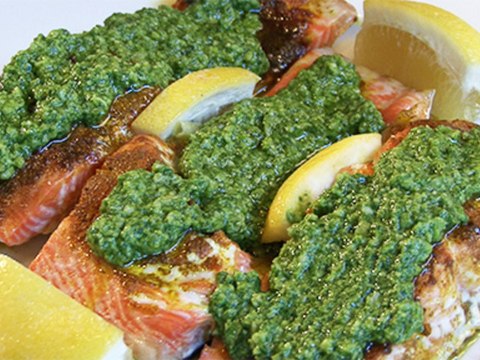 How To Make Salmon Fillets With Spinach Almond Pesto