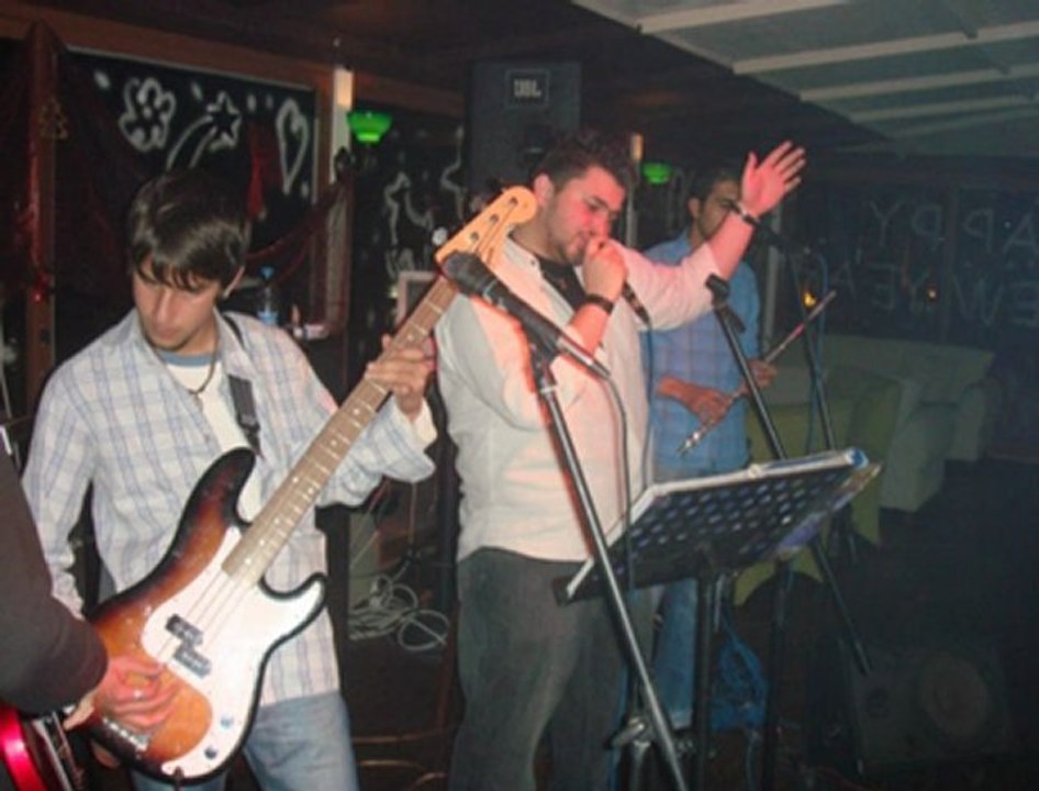 Emre Tokgöz -  ADI AŞK / Muhteşem bir Aşk şarkısı sizlerle / Müzik Kutusu