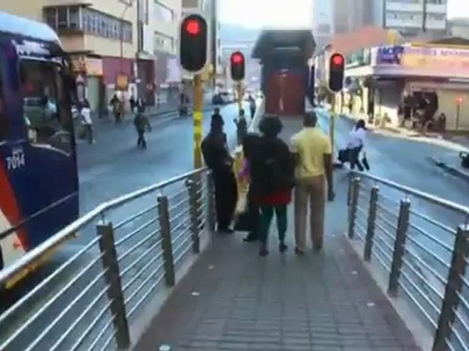 Mit neuen Bussen staufrei durch Johannesburg | Global 3000