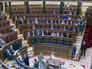 Chaves abre el telón del Congreso ante la estampida del Gobierno