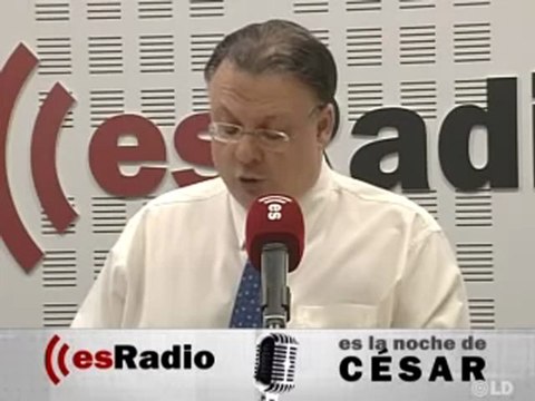 Editorial de César Vidal: Zapatero tapa la crisis con el fútbol - 03/06/10
