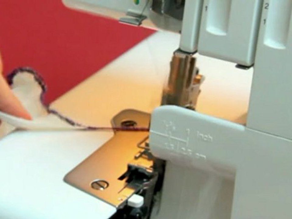 cours de coutre - apprendre à coudre des plis nervures à la surjeteuse -tuto de couture