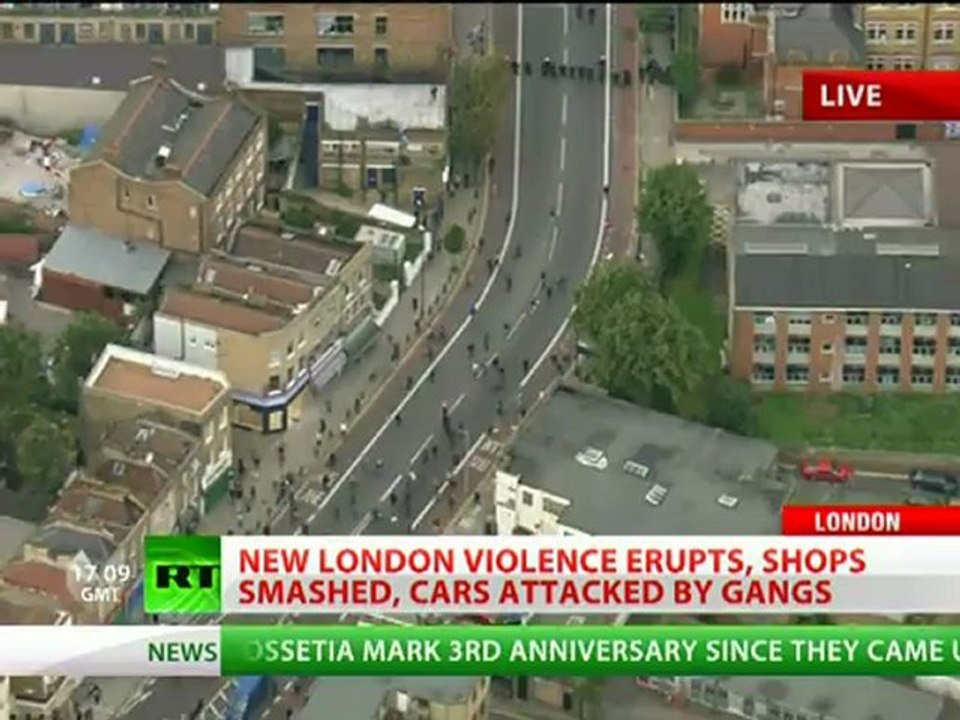 London Riots, Day 3: Violence spreads to Hackney