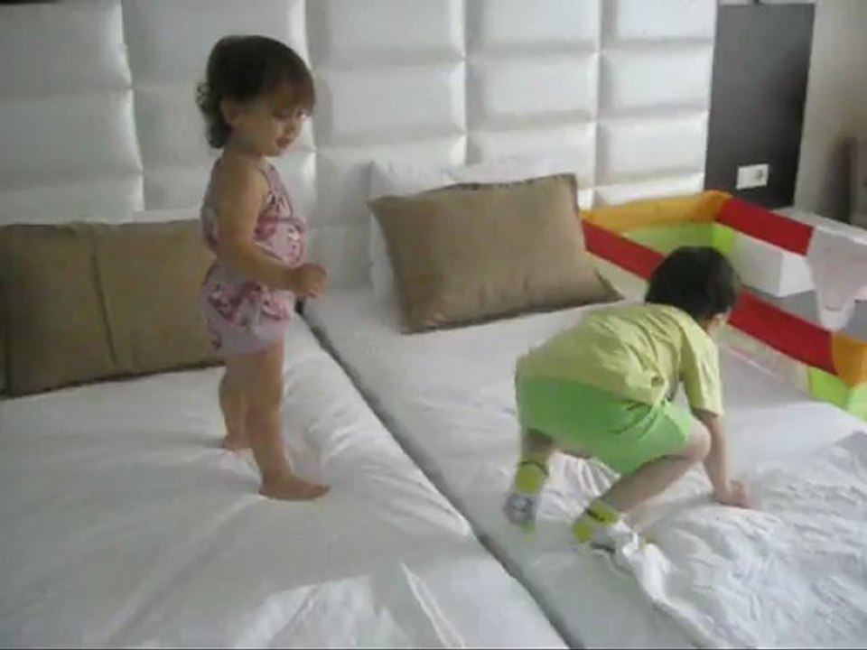 Deniz ve Beren'in Yatak Keyfi...