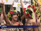 Activistas nudistas se entrenan