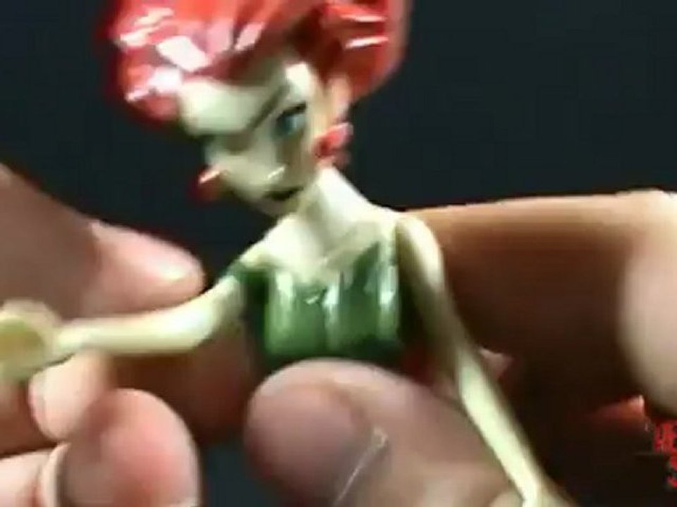 Toy Spot - The Batman Arkham Asylum set Poison Ivy figure