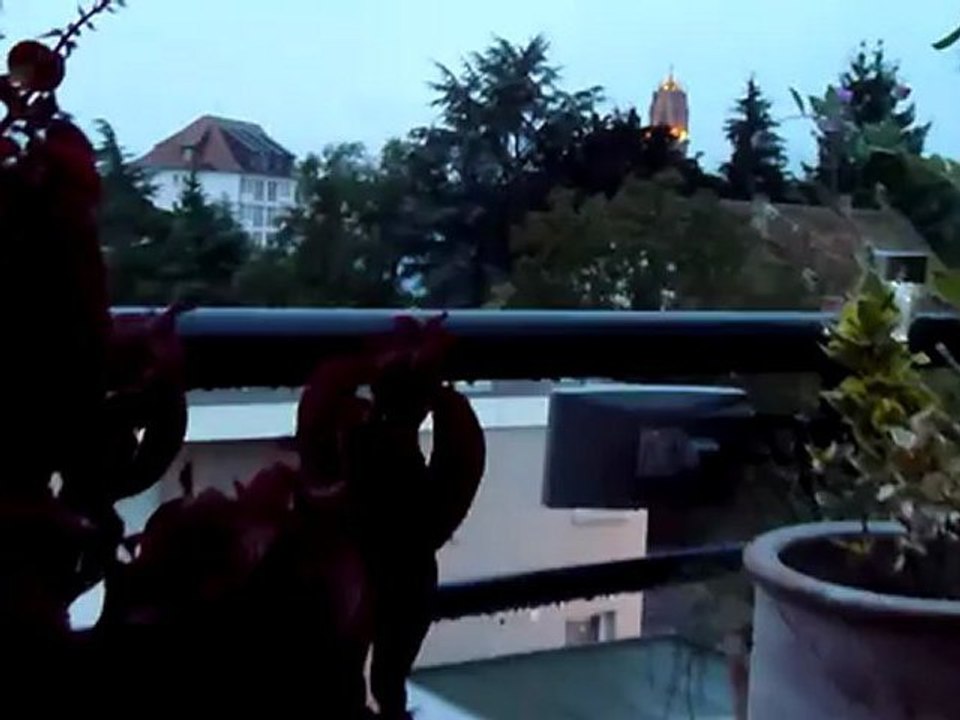 Y PLEUT SUR DAILYMOTION ? PAS SUR FACEBOOK ? BANDE DE FLAN !