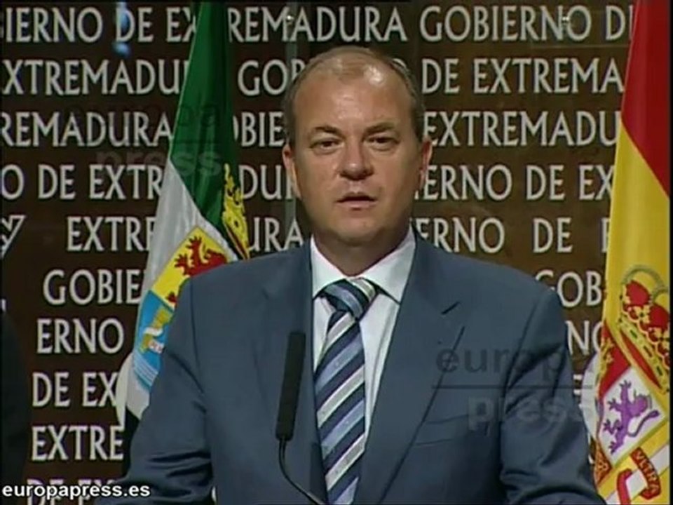 Monago niega que haya "razón oculta" en dimisión Aguirre