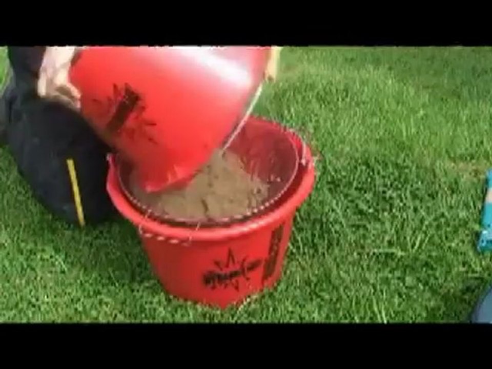 Mix groundbait the right way
