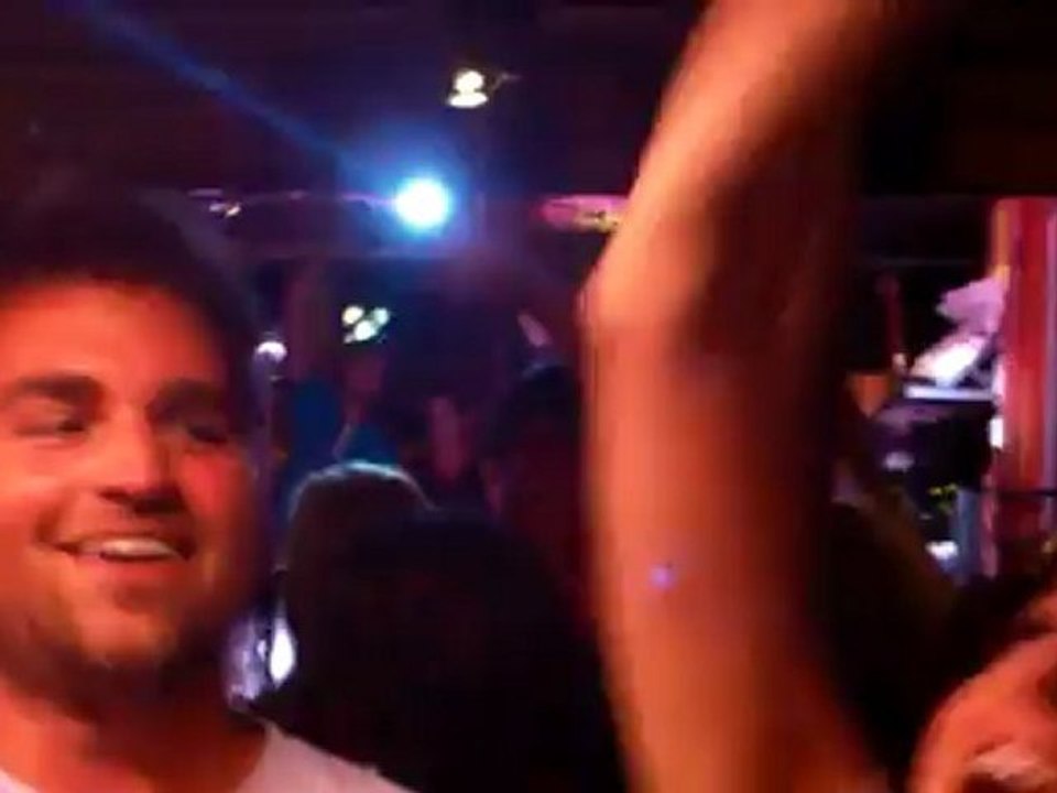 Ding-a-ling-a-lingDing-a-ling-a-ling-dingDing-a-ling-a-lingDing-a-ling-a-ling-dingDo-da-do-da