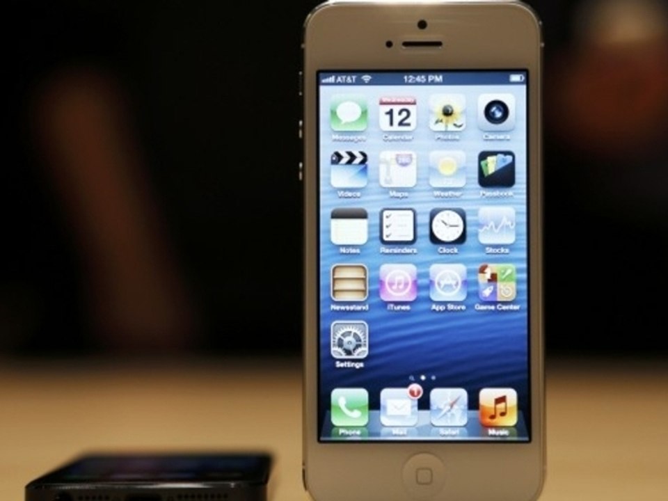 Consumers React to Apple's iPhone 5 Release