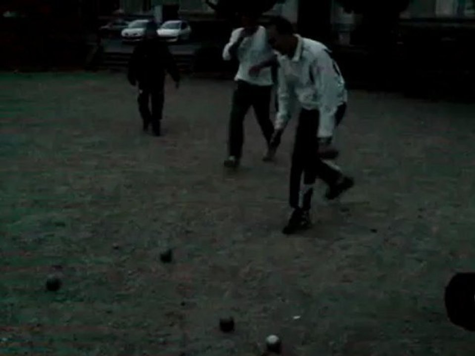 Les amis de la boule 08 jouent aux boules. Ep.4