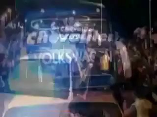 La selección argentina es recibida por una multitud de aficionados