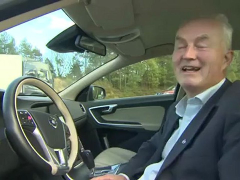 Volvo Cars presents the SARTRE road train project - Driver distraction a thing of the past