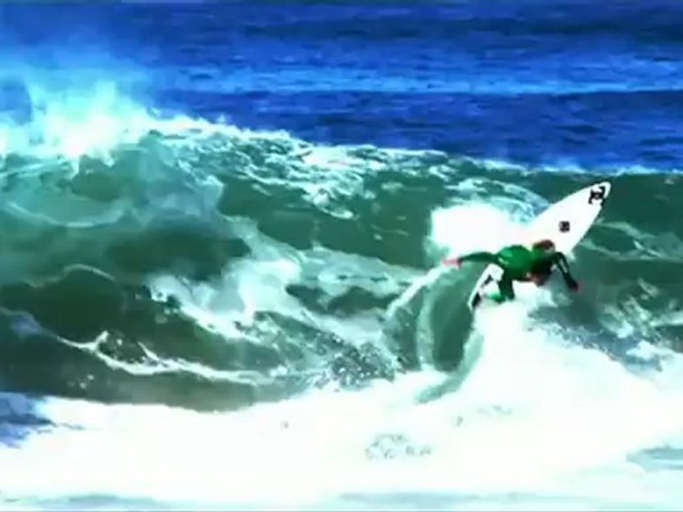 DC Rider Patrick Beven surfing VVF, Cabreton (Southwest France)