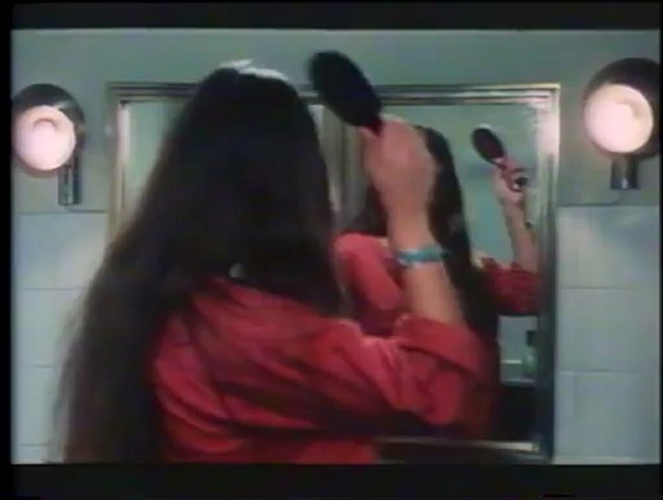 The Girl from Trieste aka La ragazza di Trieste (1982) BUGS! EEEK!
