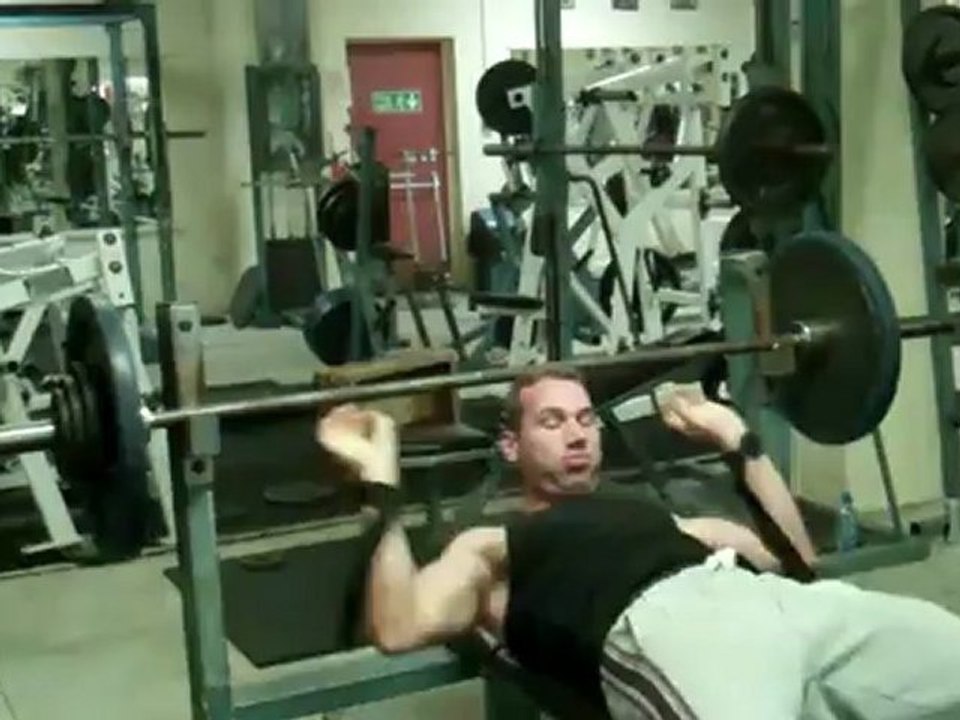 Worthster (Reps Preston) in Bodyweight Bench press for reps on Konkura Sport and Fitness.