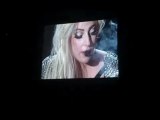 Lady Gaga fume un joint en plein concert à Amsterdam