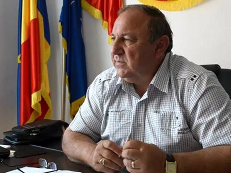 Primarul Laurenţiu Tör, despre lucrările de la căminul cultural din Luna