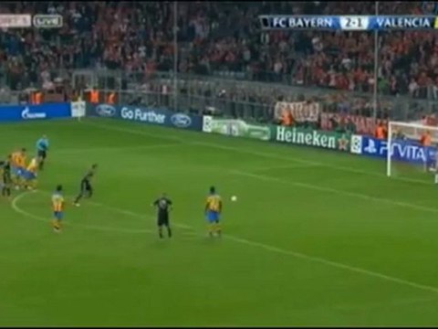 Diego Alves detiene el penalty de Mandzukic