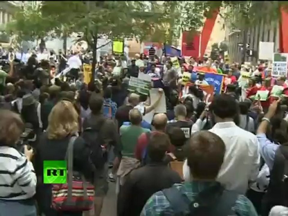 OWS video: Police attack photographer, violently arrest protesters