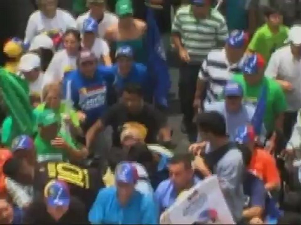 Santos en reunión con Capriles llamó a los venezolanos a votar el 7-O "masiva y pacíficamente"